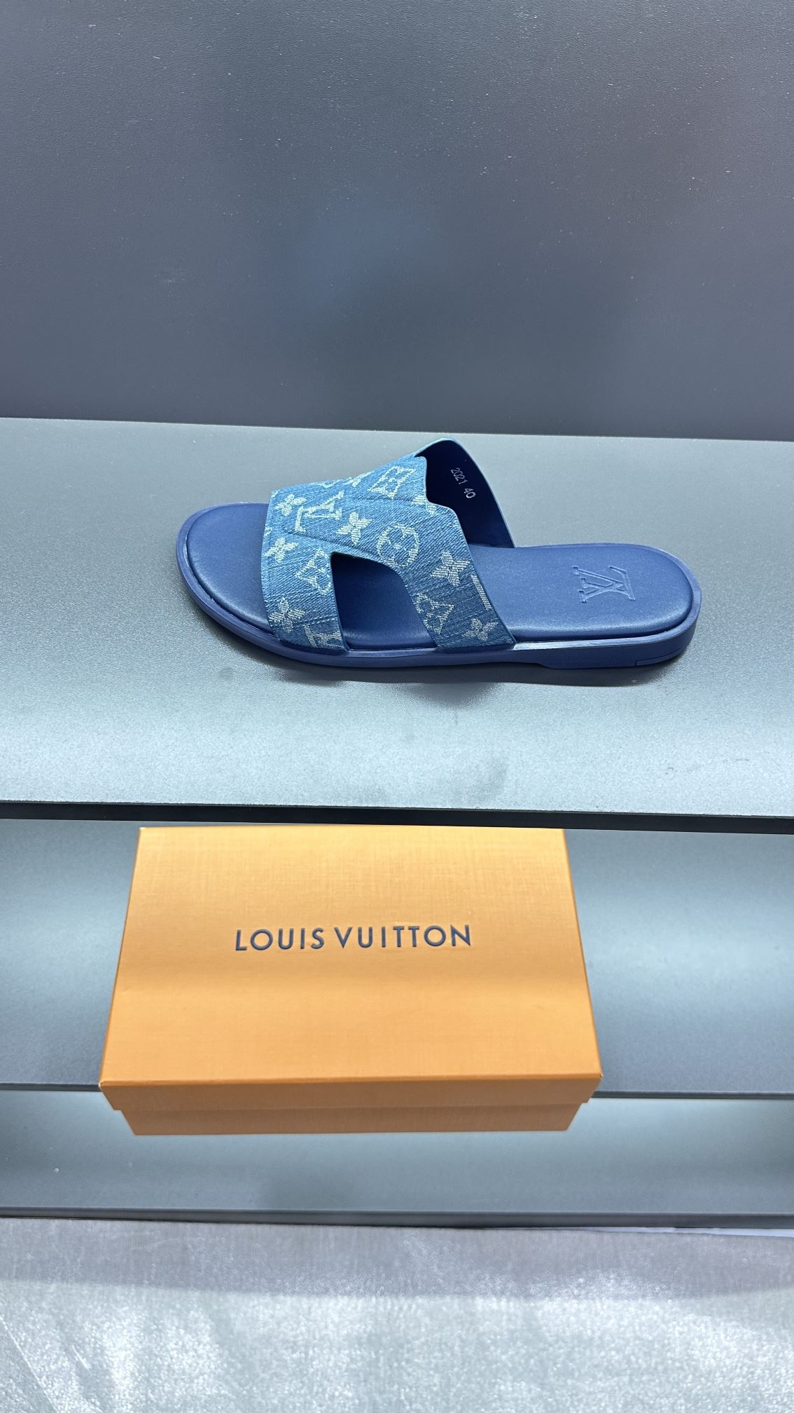 Louis Vuitton Slippers